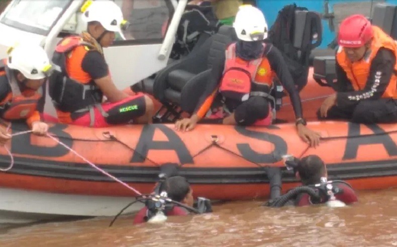 Terpeleset, Pekerja Pasir Tewas Tenggelam di Sungai Kapuas Pontianak