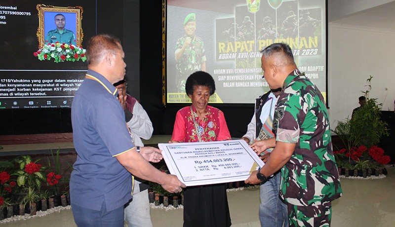 ASABRI Serahkan Santunan Prajurit TNI yang Gugur di Yahukimo Papua - Bagian 3