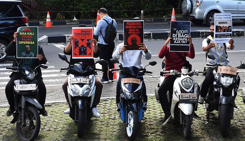 Aksi Desak KPK Periksa Kekayaan Dirjen Pajak - Bagian 3