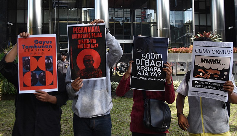 Aksi Desak KPK Periksa Kekayaan Dirjen Pajak - Bagian 2