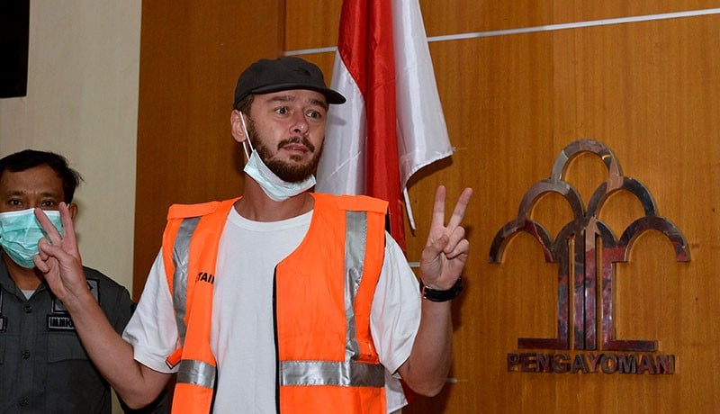 Kerja jadi Fotografer, Turis Rusia Dideportasi dari Bali - Bagian 1