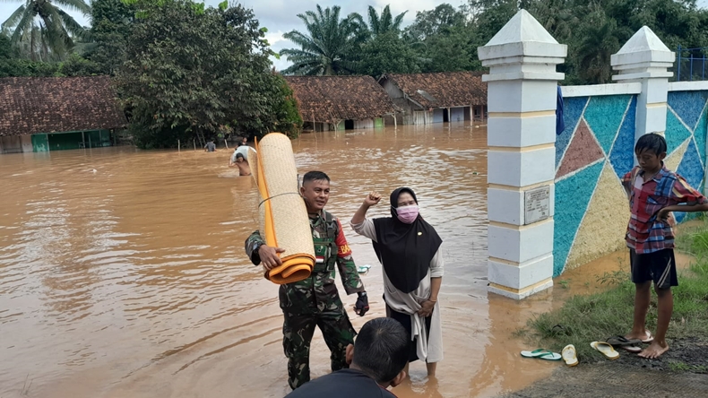 Air Sungai Way Besai Negeri Agung Meluap, Rumah Warga Terendam Banjir