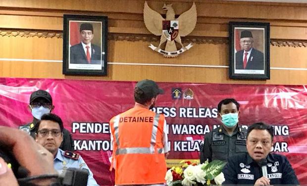 Fotografer asal Rusia Dideportasi Imigrasi Bali Fotografer asal Rusia Dideportasi Imigrasi Bali