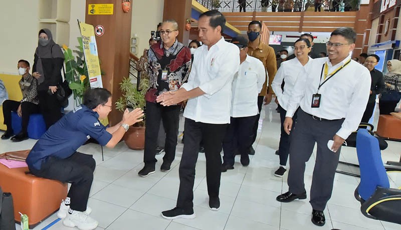 Presiden Jokowi bersama Sri Mulyani Sidak Kantor Pajak Solo - Bagian 3