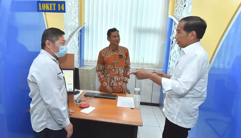Presiden Jokowi bersama Sri Mulyani Sidak Kantor Pajak Solo - Bagian 5