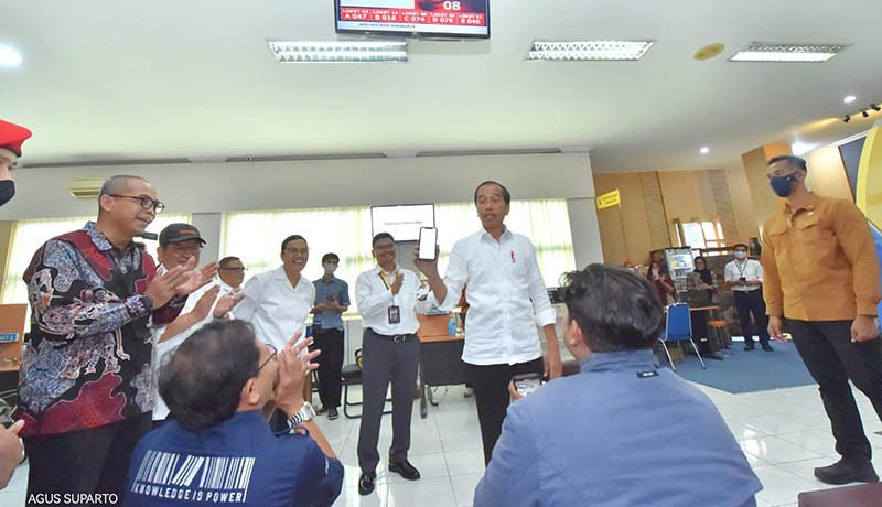 Presiden Jokowi bersama Sri Mulyani Sidak Kantor Pajak Solo - Bagian 1
