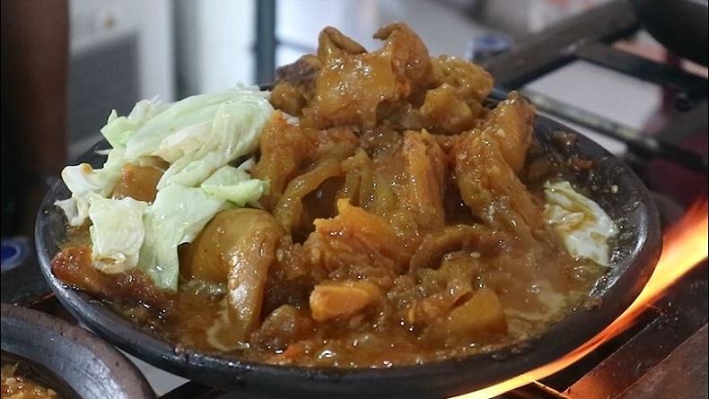 Nikmatnya Kuliner Kikil Monster di Karanganyar, Pedasnya Digandrungi Kaum Milenial