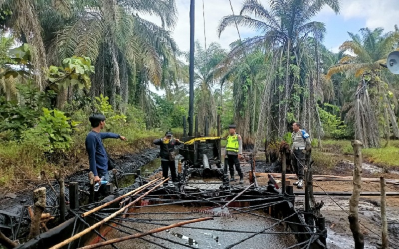 Polisi Gerebek Tambang Minyak Ilegal, 4 Penambang Ditangkap 