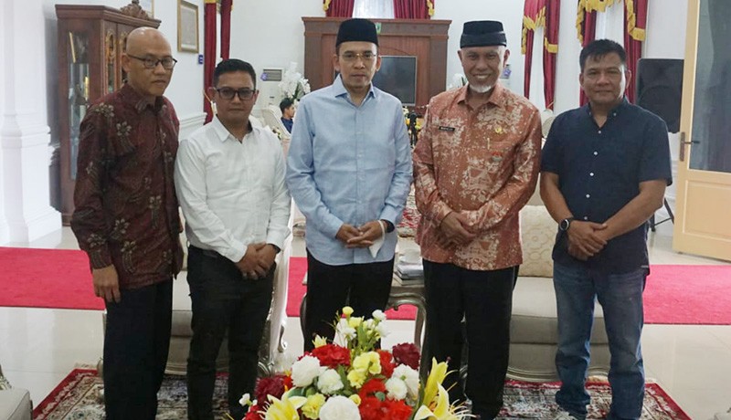 TGB Zainul Majdi dan Gubernur Sumbar Bahas Konversi Bank Syariah - Bagian 2