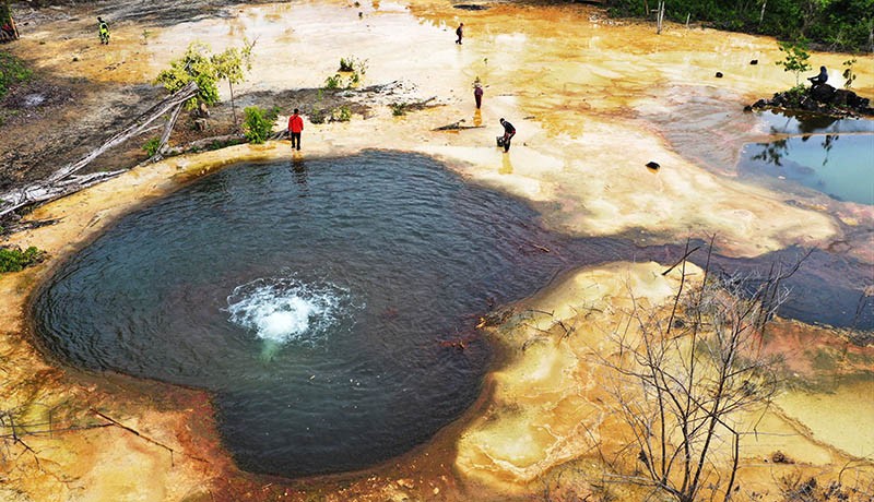Baru Ditemukan, Luapan Air Panas Alam Kolaka Didatangi Wisatawan - Bagian 1