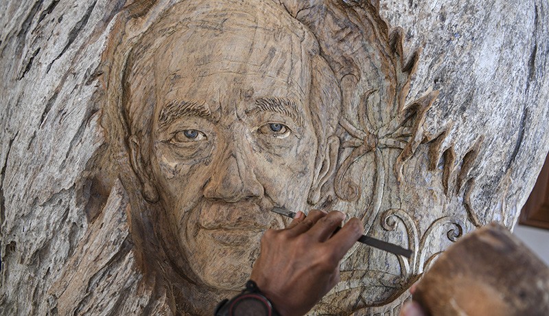 Kerajinan Kayu Jati Ukir Bermotif Presiden Jokowi dan Istana Kepresidenan IKN - Bagian 1