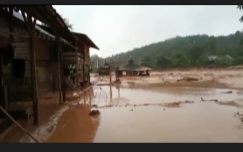 Banjir Bandang Terjang OKU Selatan, Banyak Rumah dan Masjid Hancur