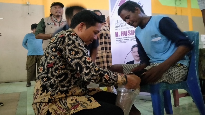 Penyandang Disabilitas Senyum Bahagia usai Dapat Kaki Palsu dari Perindo
