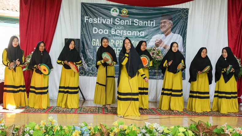 Festival Seni Pondok Pesantren di Sukaresik Tasikmalaya Meriah