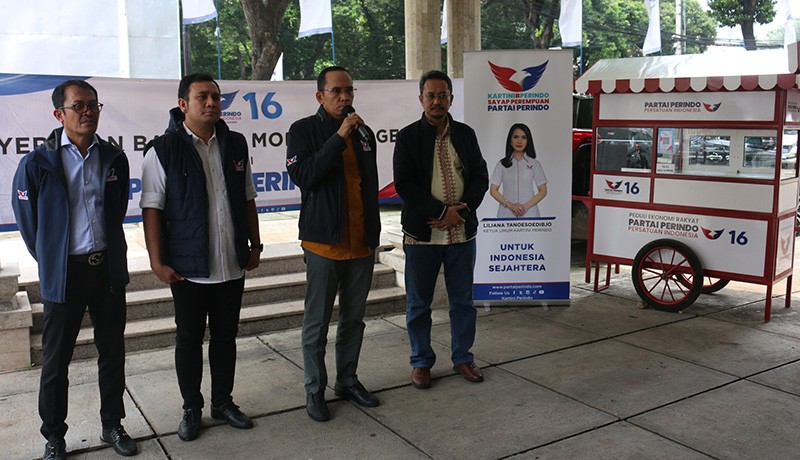 Partai Perindo Serahkan Bantuan Gerobak untuk Pedagang Nasi Goreng - Bagian 2