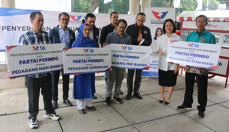 Partai Perindo Serahkan Bantuan Gerobak untuk Pedagang Nasi Goreng - Bagian 3