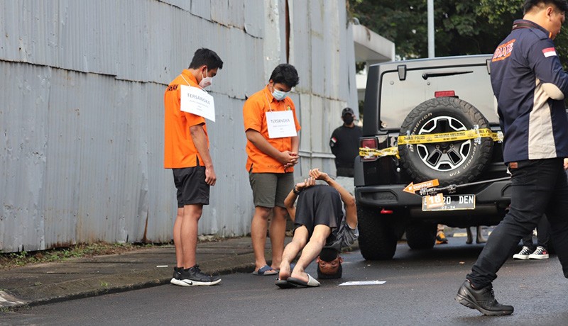 Tampang Mario Dandy Peragakan Injak Kepala David hingga Selebrasi Siuuu Ronaldo - Bagian 5