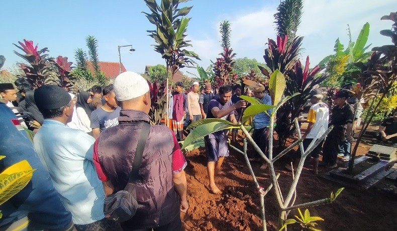 Suasana Haru Selimuti Pemakaman Pelajar di Bogor Tewas Dibacok saat Menyeberang