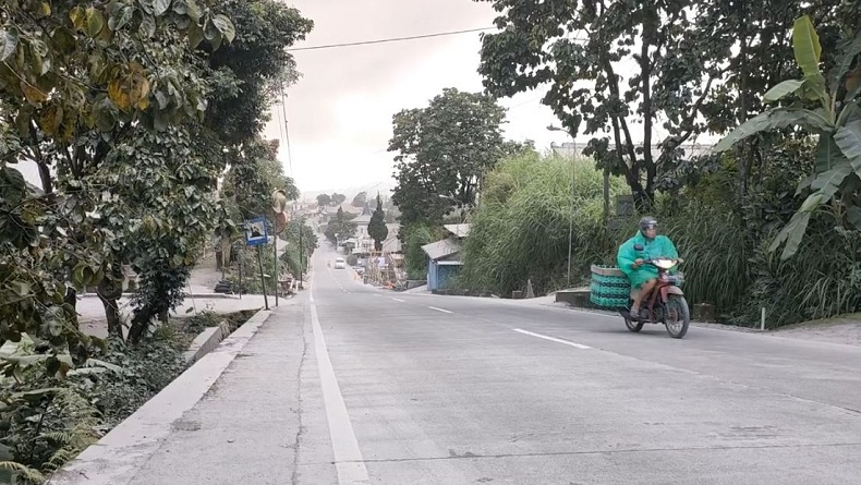 Dampak Abu Vulkanis Merapi, Warga Keluhkan Pernapasan dan Pedih di Mata