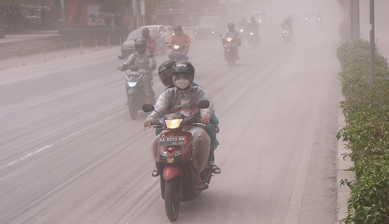 Suasana Kota Magelang Diselimuti Abu Vulkanik Gunung Merapi - Bagian 2