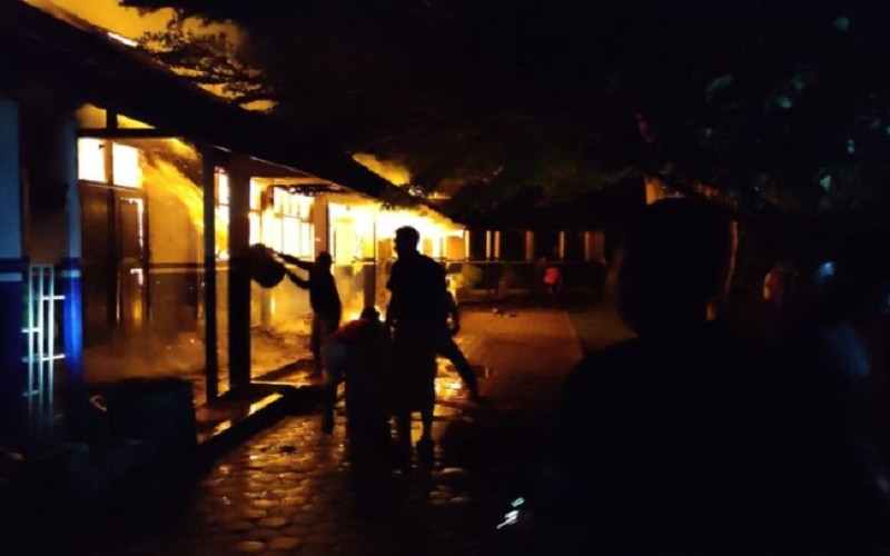 SMAN 5 Palangkaraya Terbakar Jumat Malam, Diduga akibat Korsleting Listrik