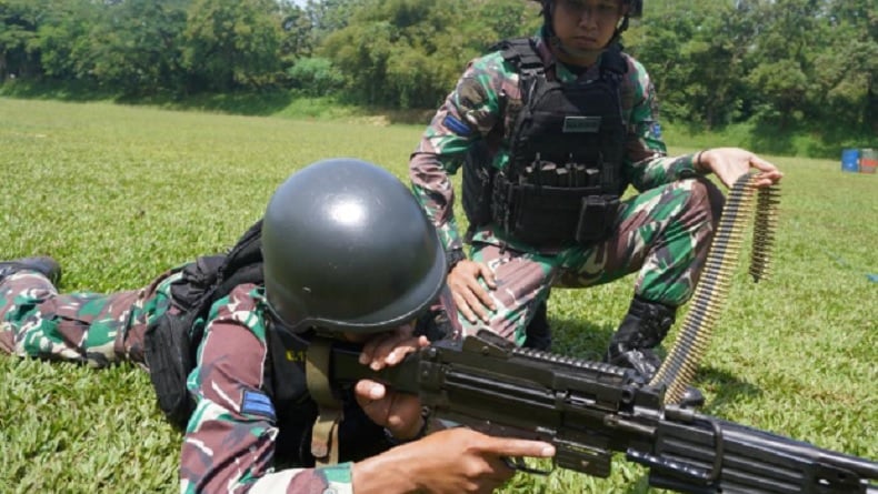 Pertajam Kemampuan Tempur, Prajurit Marinir Tembakkan Senjata GPMPG