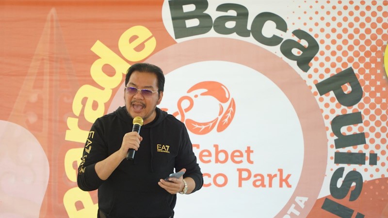 Denny JA Ajak Publik Hangatkan Taman Kota dengan Puisi - Bagian 1