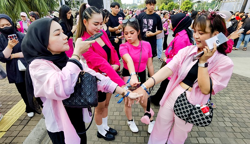 Gaya Penggemar Blackpink Adu Outfit - Bagian 2