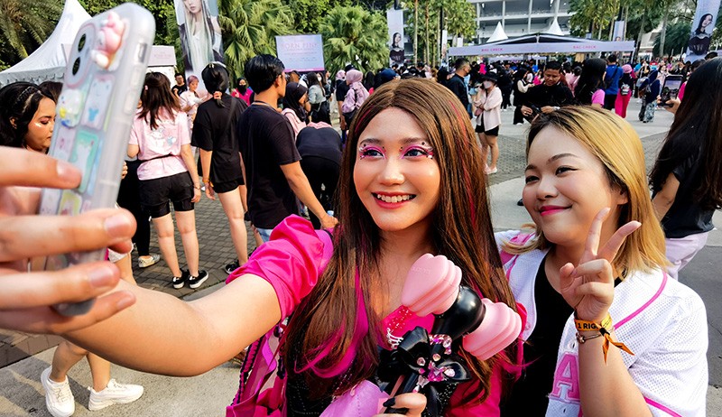 Gaya Penggemar Blackpink Adu Outfit - Bagian 3