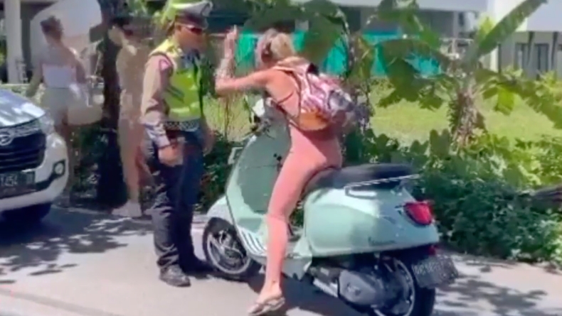 Turis Berulah Lagi di Bali, Bule Perempuan Maki Polisi Gegara Kena Razia Lalu Lintas
