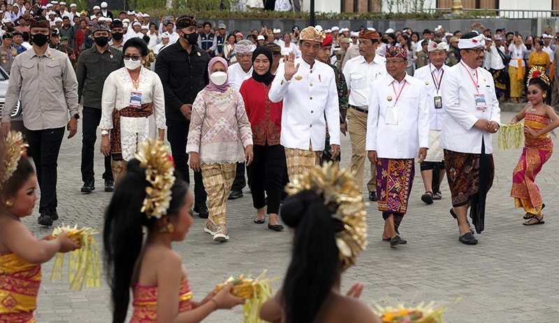 Presiden Jokowi Resmikan Fasilitas Kawasan Suci Pura Agung Besakih - Bagian 1