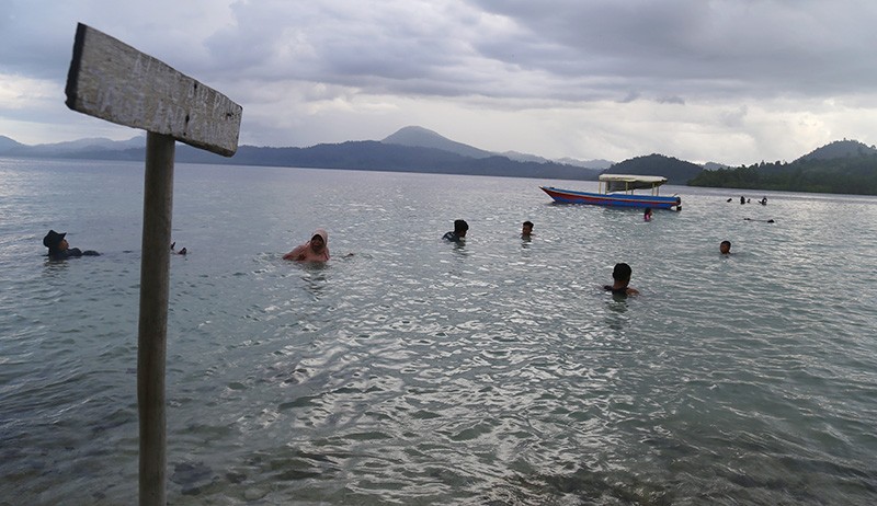 Potensi Wisata Pantai Air Panas Desa Tawa Bacan Halmahera Selatan - Bagian 2