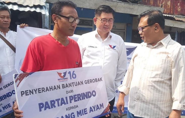 Bacaleg Perindo Sebut Bantuan Gerobak Bukti Nyata Kepedulian terhadap Rakyat Kecil