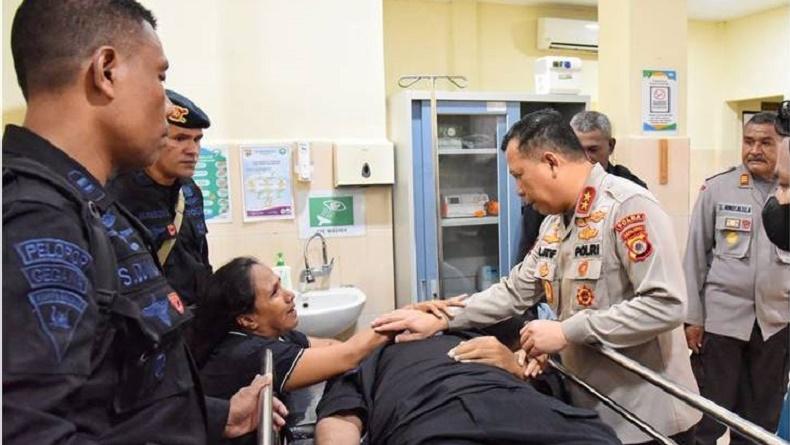 Dengar Kabar Anggota Brimob Meninggal, Kapolda Maluku Langsung Datang Melayat