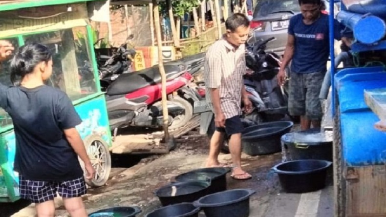 Banjir Musi Rawas, Warga Kesulitan Dapat Air Bersih Banjir Musi Rawas, Warga Kesulitan Dapat Air Bersih