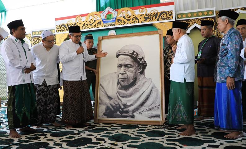 Kenang Kakek Mertua Ganjar, PBNU Berikan Lukisan Karya Perupa Berdarah Tionghoa