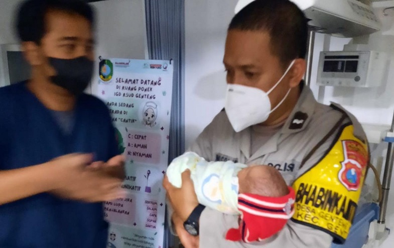 title Pilu, Bayi di Banyuwangi Dibuang di Depan Rumah Warga setelah Dilahirkan Pilu, Bayi di Banyuwangi Dibuang di Depan Rumah Warga setelah Dilahirkan