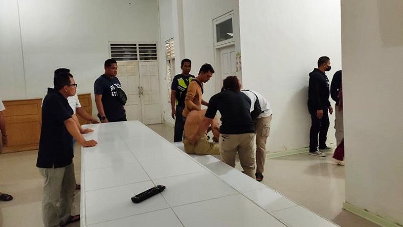 Diduga ODGJ, Turis Asing Resahkan Warga di Simeulue Diamankan Polisi