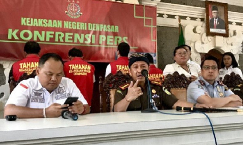 2 WNA Pemilik KTP Palsu di Bali Dijerat Pasal Korupsi dan Penyuapan