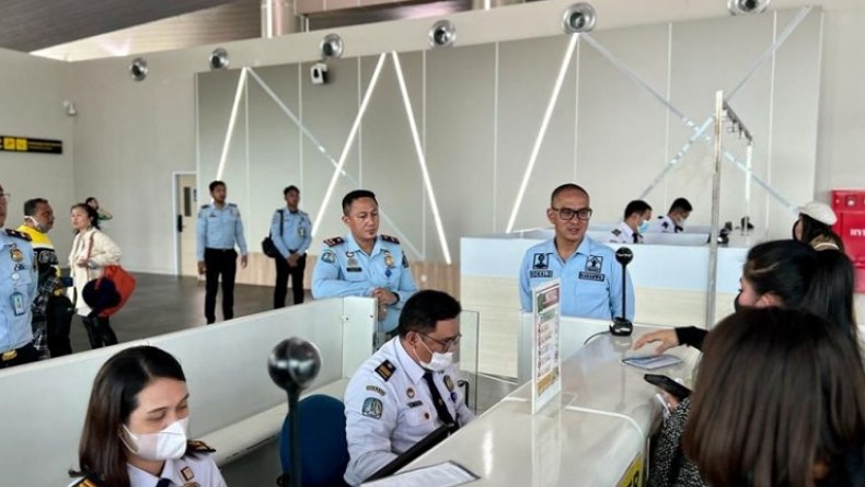 Kemenkumham Pantau Pelayanan Keimigrasian di Bandara Sam Ratulangi saat Kedatangan Penerbangan dari Narita