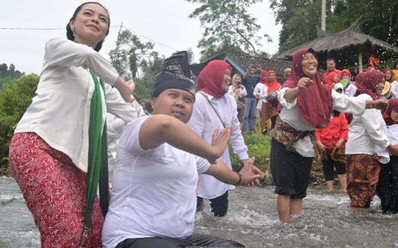 Bale Ageung Diresmikan Warga Kampung Adat Miduana Cianjur Bakal Gelar