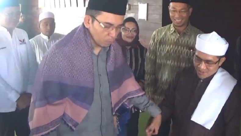 title Momen Khidmat TGB Silaturahmi ke Tuan Guru Besilam Langkat Momen Khidmat TGB Silaturahmi ke Tuan Guru Besilam Langkat