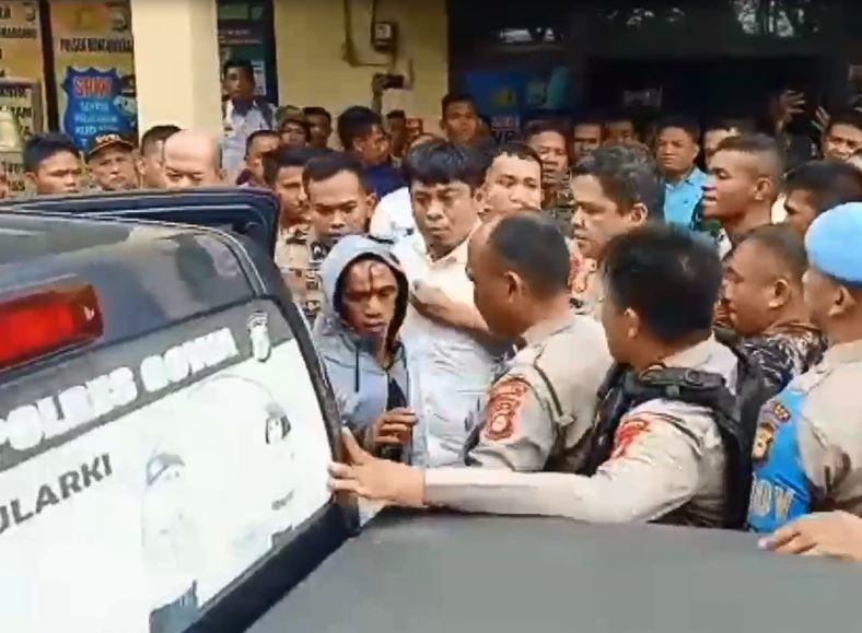Prajurit Kostrad di Gowa Ditebas Warga, Puluhan Anggota TNI Datangi Kantor Polsek
