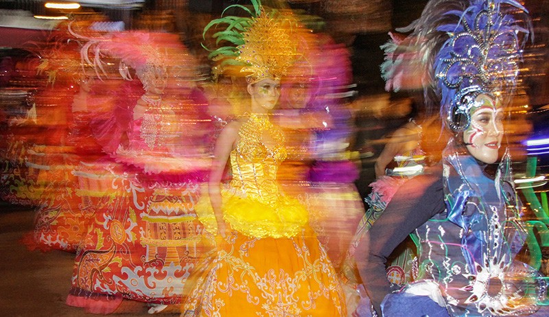 Parade Busana Benang Bintik Khas Kalimantan Tengah - Bagian 2