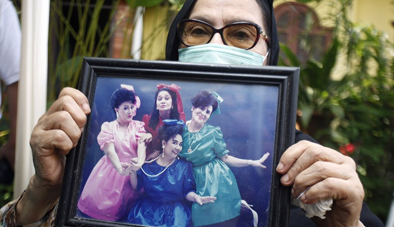 Suasana Haru Pemakaman Artis Senior Nani Wijaya - Bagian 2