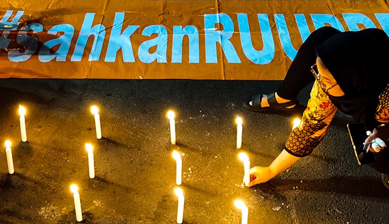 Aksi Nyalakan Lilin Tuntut Pengesahan RUU PPRT - Bagian 2