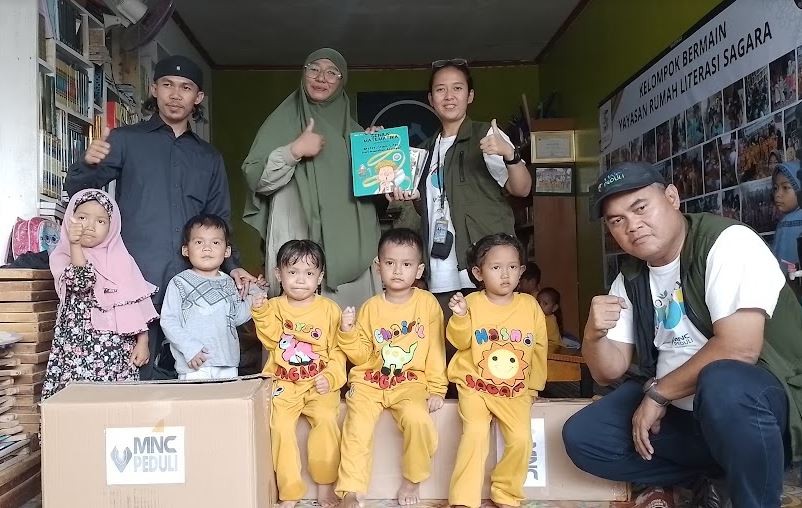 Dapat Bantuan Buku, Rumah Literasi Sagara Cianjur Doakan MNC Peduli Terus Berkembang