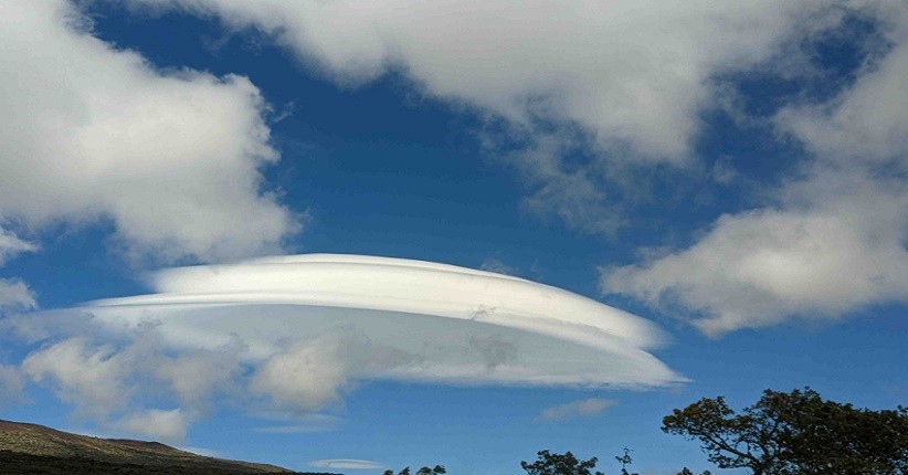  Awan Berbentuk UFO Terlihat di Hawaii, Dikenal sebagai Lenticular Clouds