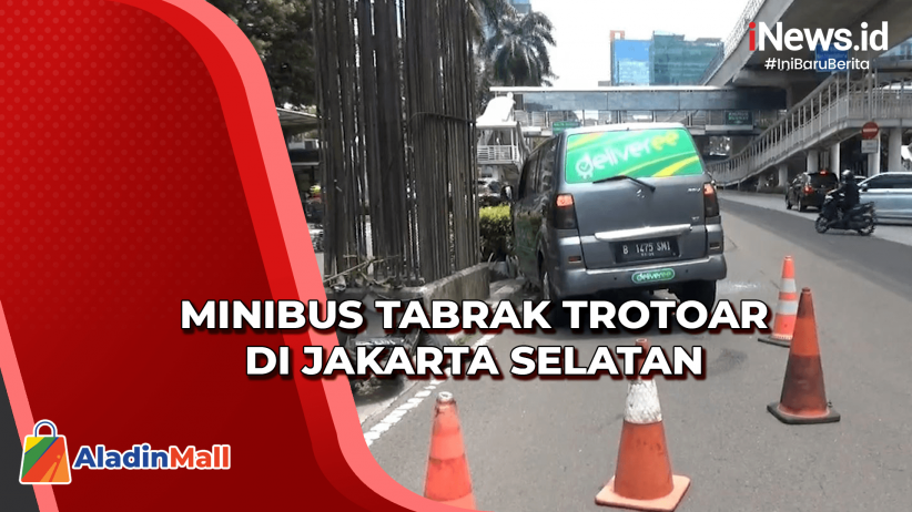 Diduga Rem Blong, Bus Tabrak Gerbang Pos Karcis Bandara Sultan ...