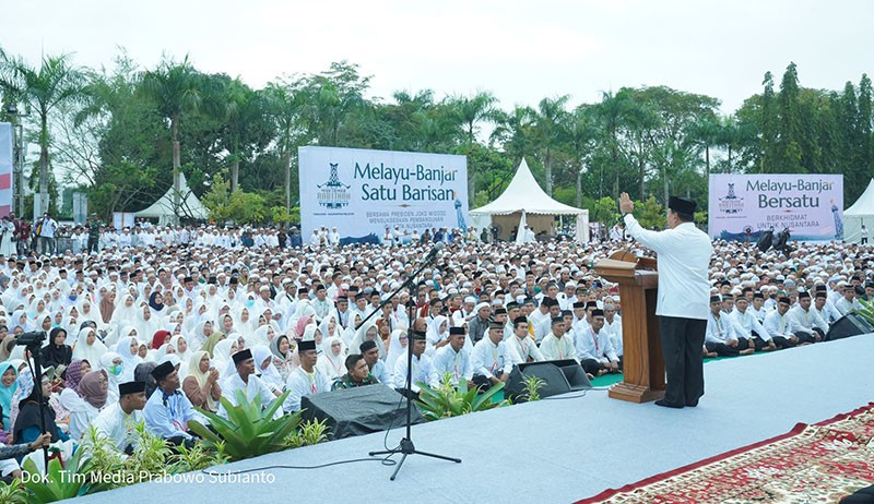 Momen Prabowo Ikut Jokowi ke Pasar hingga Resmikan Jalan di Kalsel - Bagian 4
